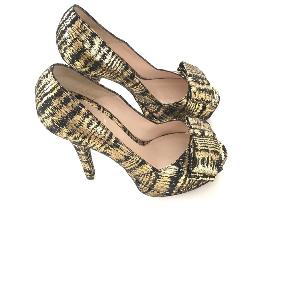 Platform shoe gold and black